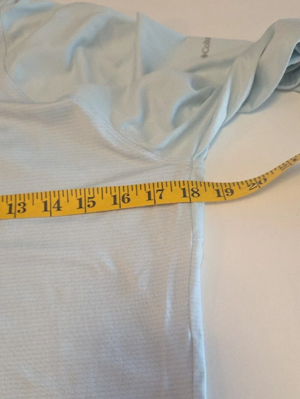 Columbia Light Blue Striped Long-Sleeve Performance Top Size Medium